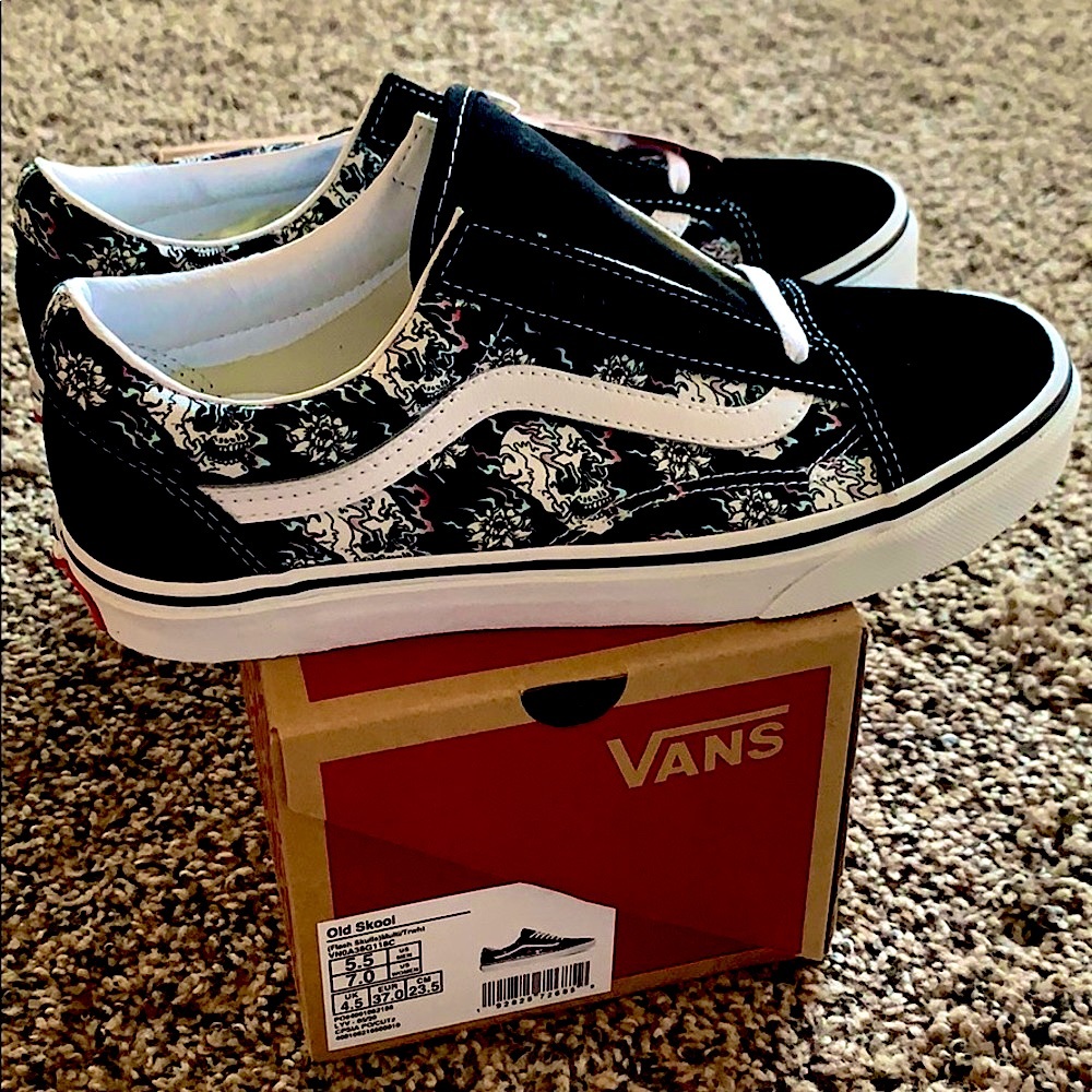 NWT Flash Skull Old Skool Vans